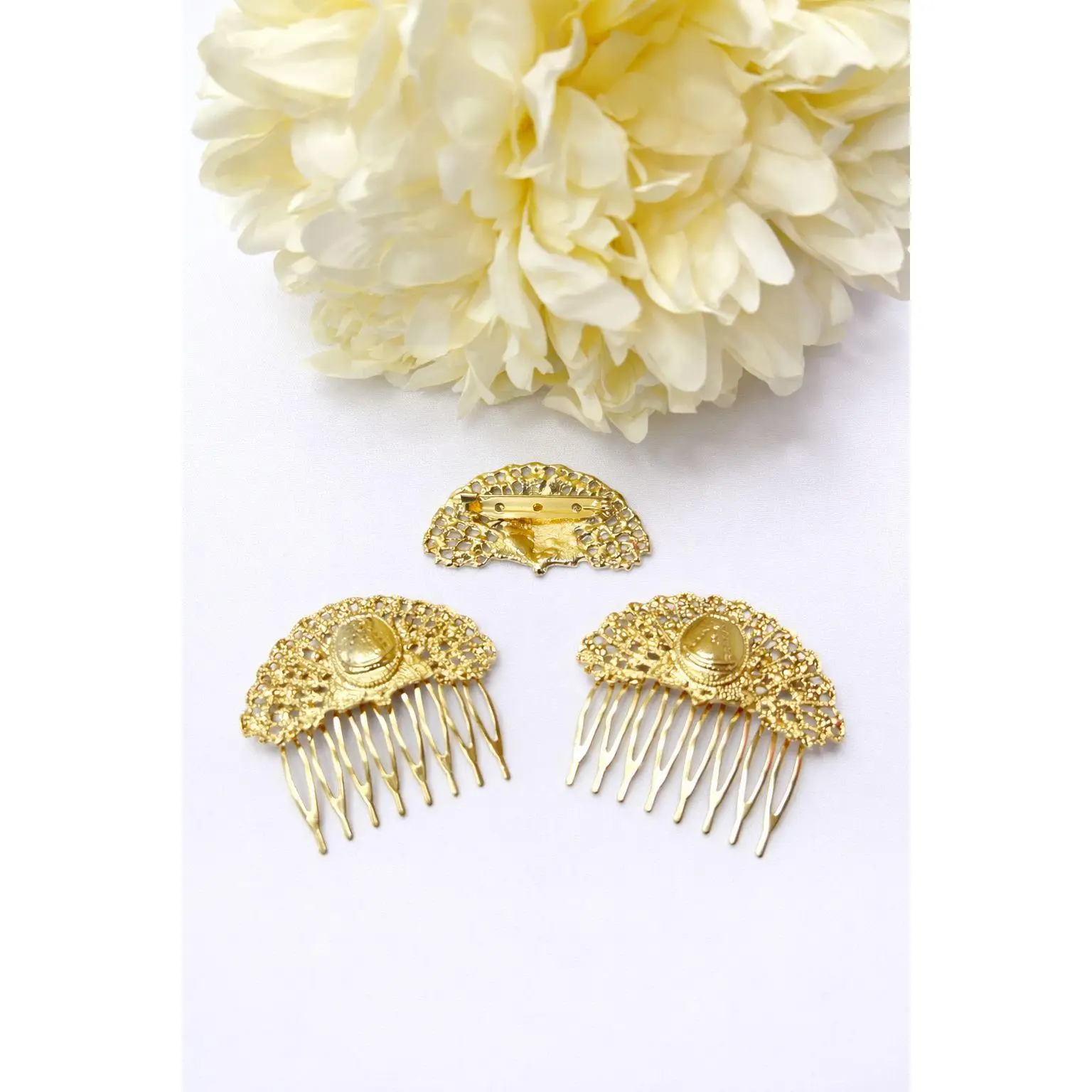 Set Peinetas  y broche Flamencas Doradas con diseño de abanico   – Complemento para Moño Flamenco Feria y Eventos