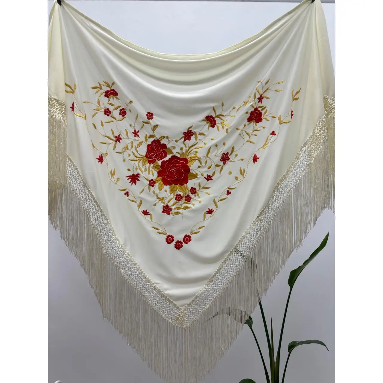 Mantón Flamenco Crudo Bordado con Flecos – Mantoncillo Sevillana con Flores Bordadas, Ideal Feria, Flamenca y Eve