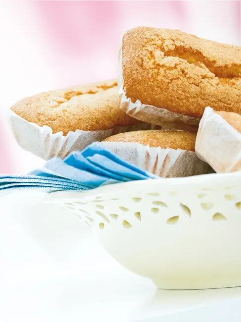 Magadalenas Valencianas Dulcesol individually wrapped 1.89Kg - 30 units approx-Start your day with our Valencian classics made with the traditional recipe. Quality and tender cupcakes-format in bulk box