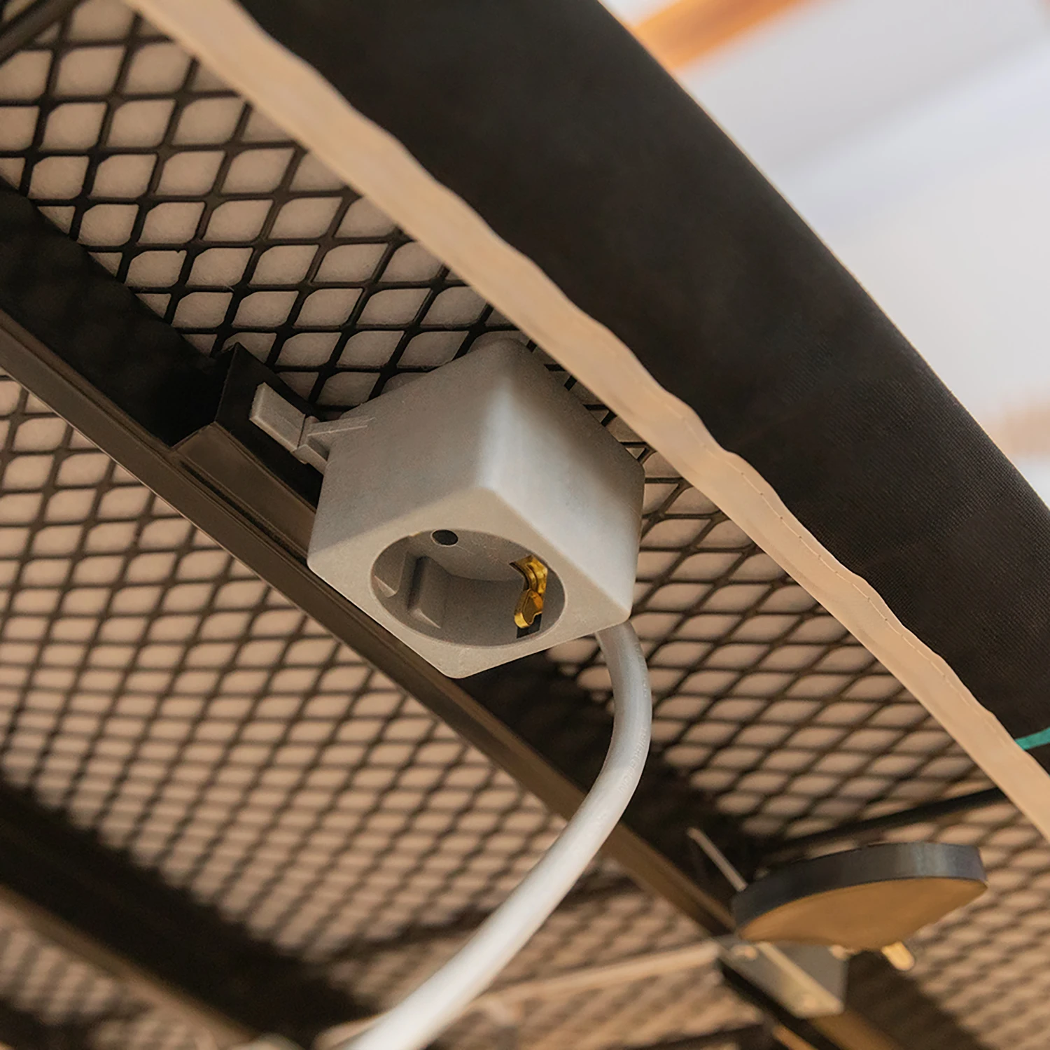 Cecotec strongboard 400 borneo ironing board