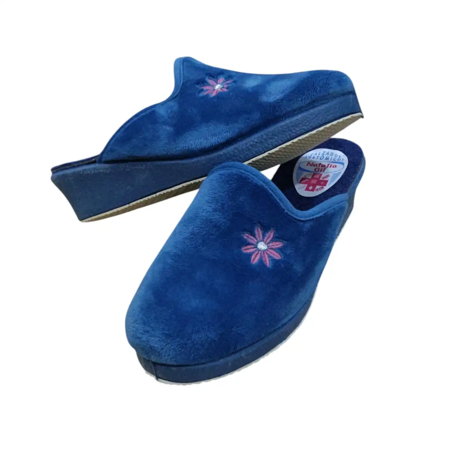 JN store ,zapatillas de casa mujer con cuña ,pantuflas de estar por casa con bordado lateral para señora fabricadas en España materiales primera calidad,