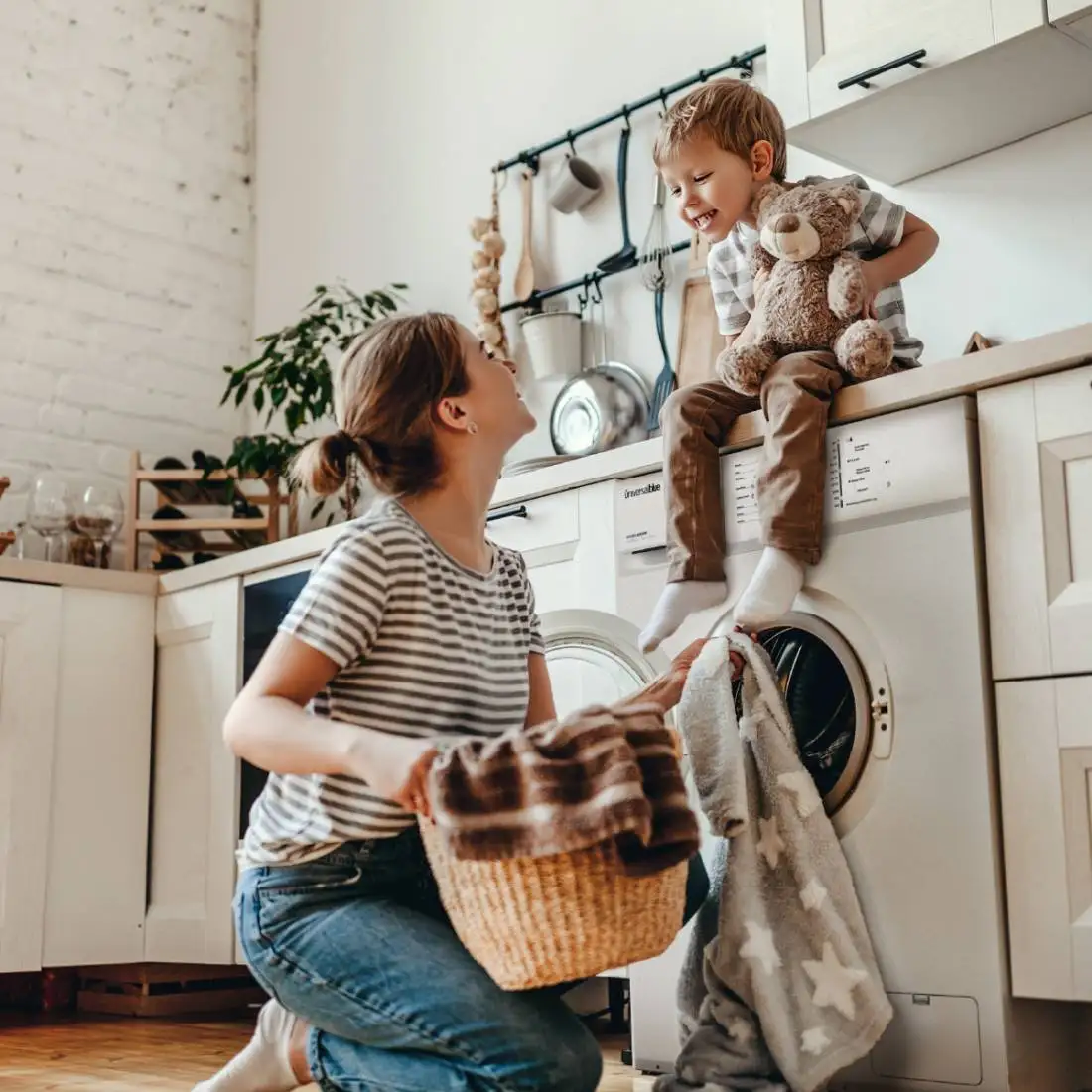 UNIVERSALBLUE washing machine 8 Kg white front loading 16 WASH programs