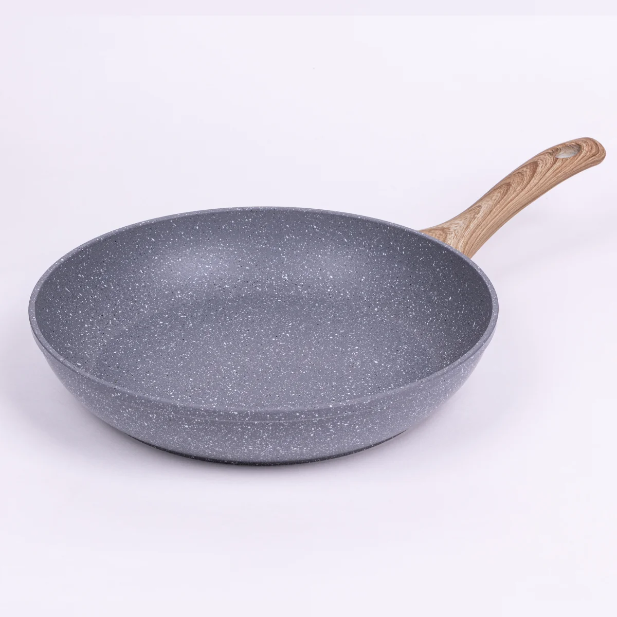 The MOUSTACHE cast aluminum QUILMES frying pan with non-stick titanium coating, all kinds of cookers, no PFOA