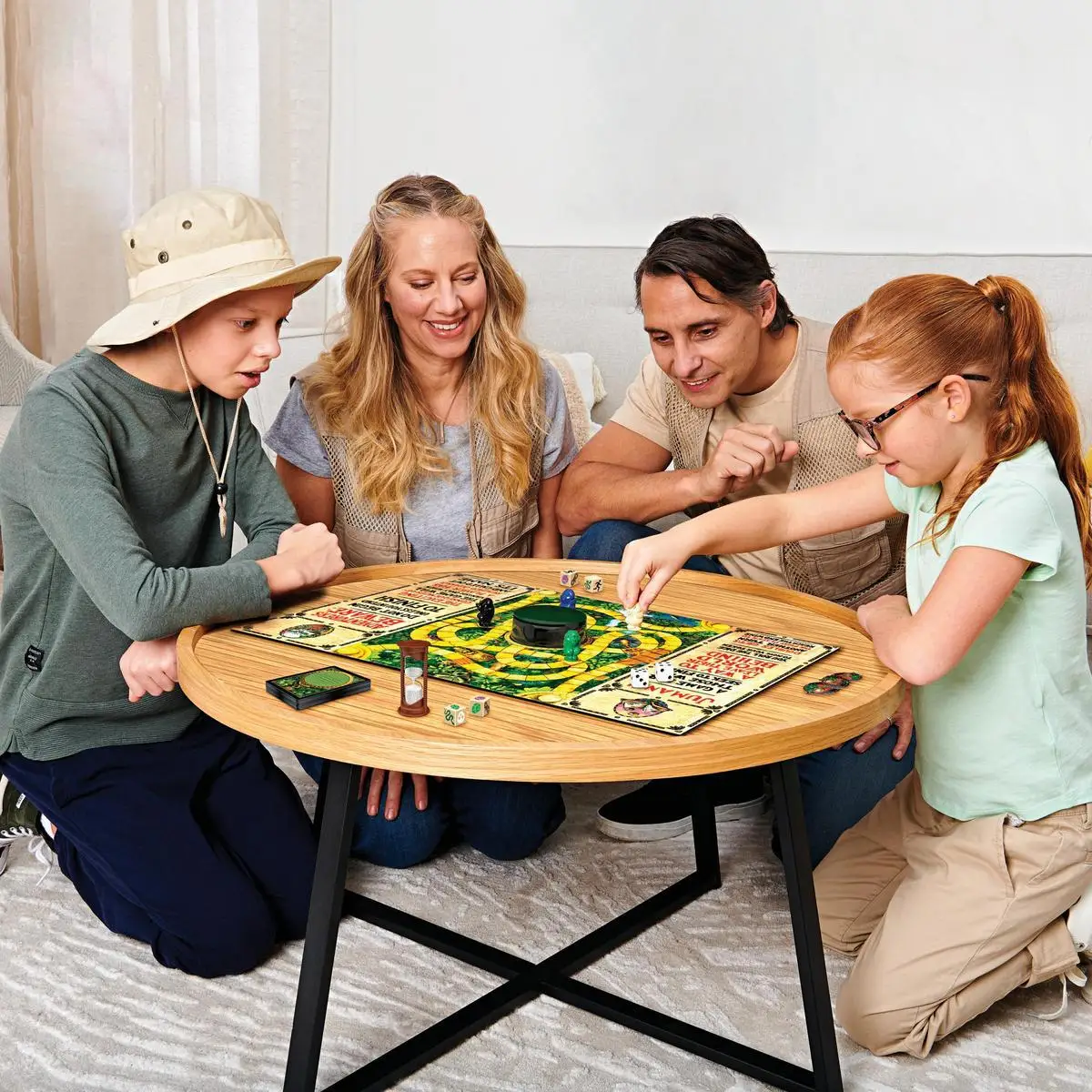 JUMANJI Spanish Board Game by Spin Master for 2-4 Players, perfect for kids aged 8 and up, featuring exciting challenges and puzzles for family game nights. #4