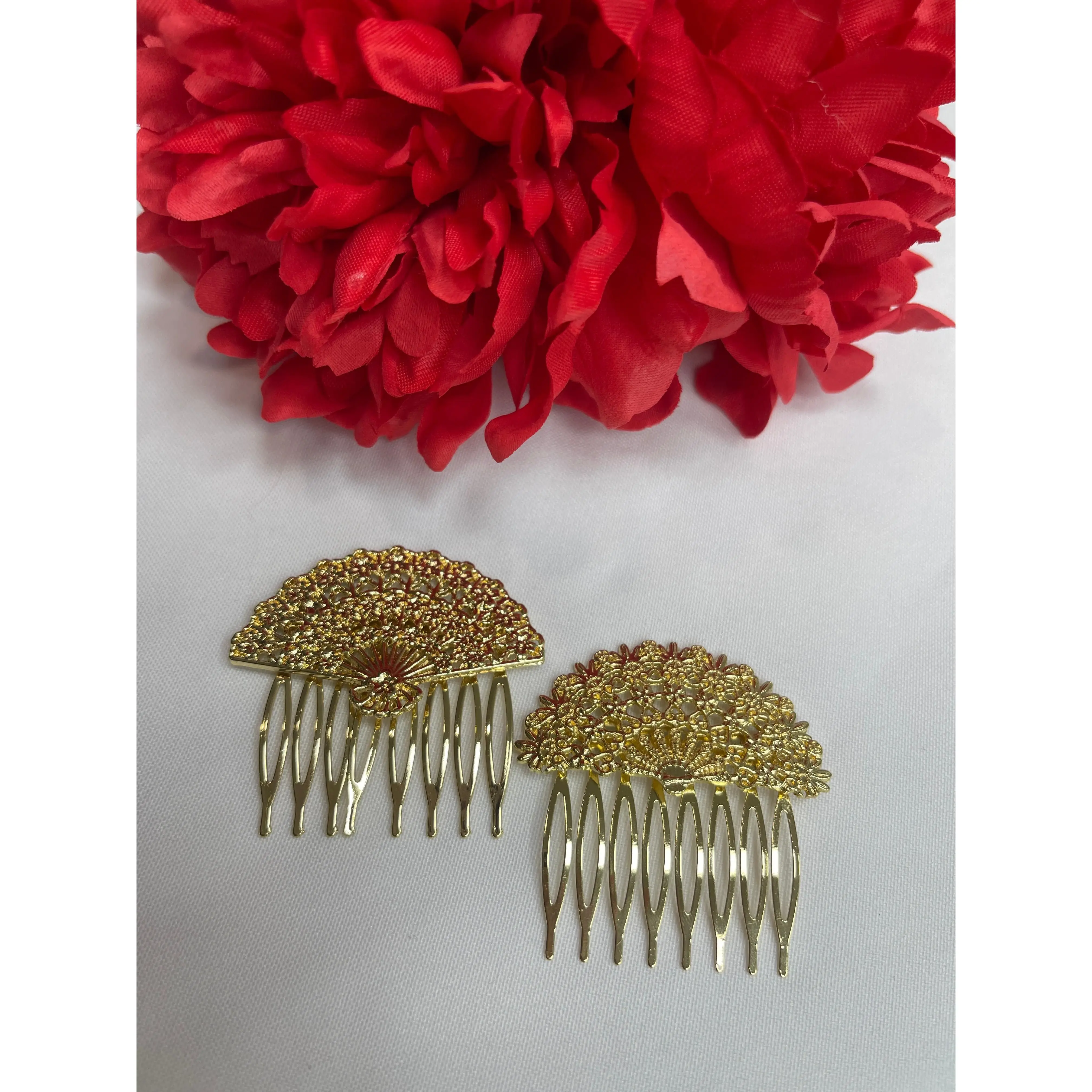 Set Peinetas Flamencas Doradas con forma de  abanico    – Complemento para Moño Flamenco Feria y Eventos