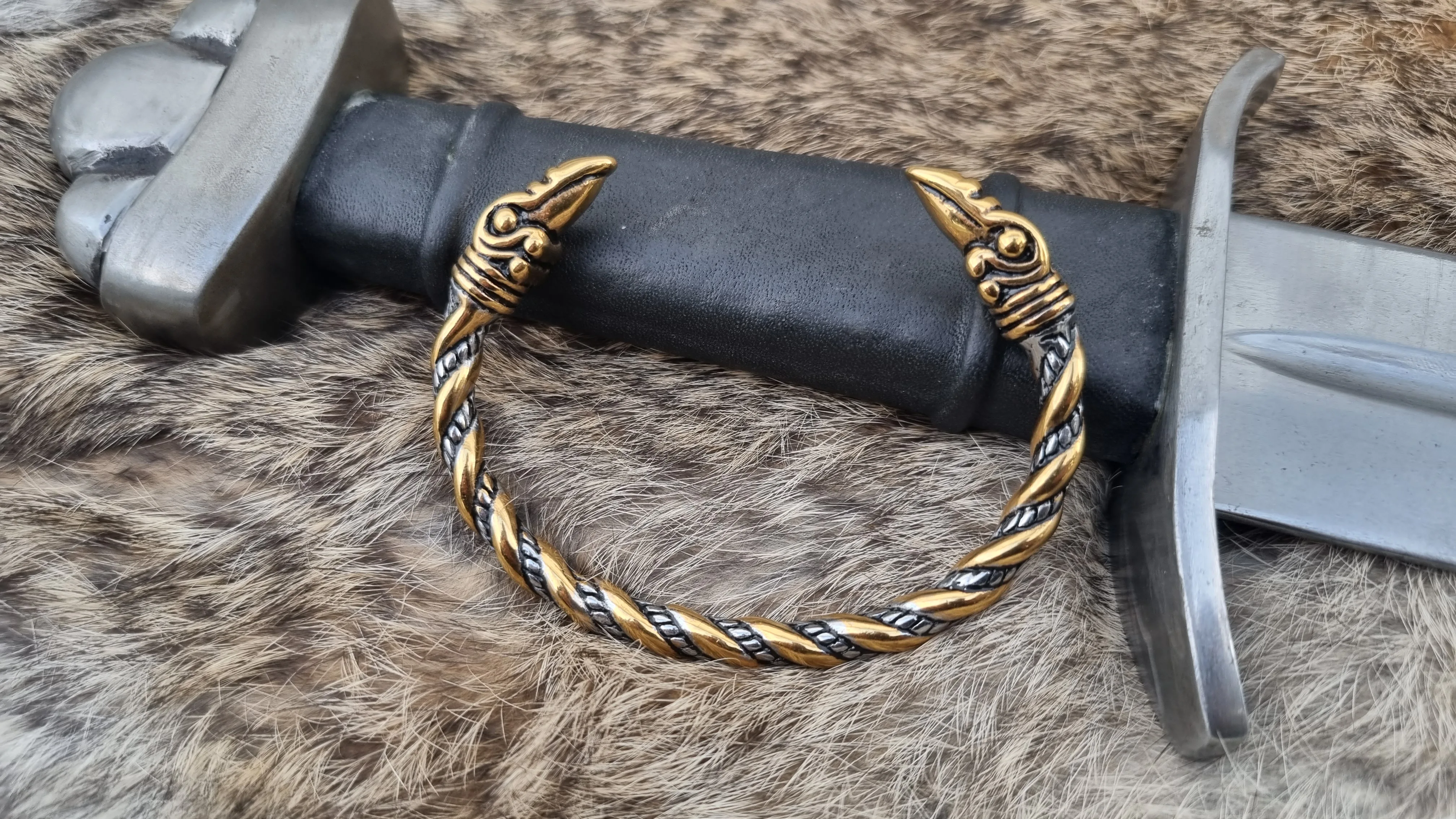 Ivar The Boneless Bracelet, stainless steel wide bangle featuring Hugin and Munin design, a Viking-inspired piece perfect for ages 8 and up, crafted in Spain, ideal for fans of Norse mythology and Viking jewelry.