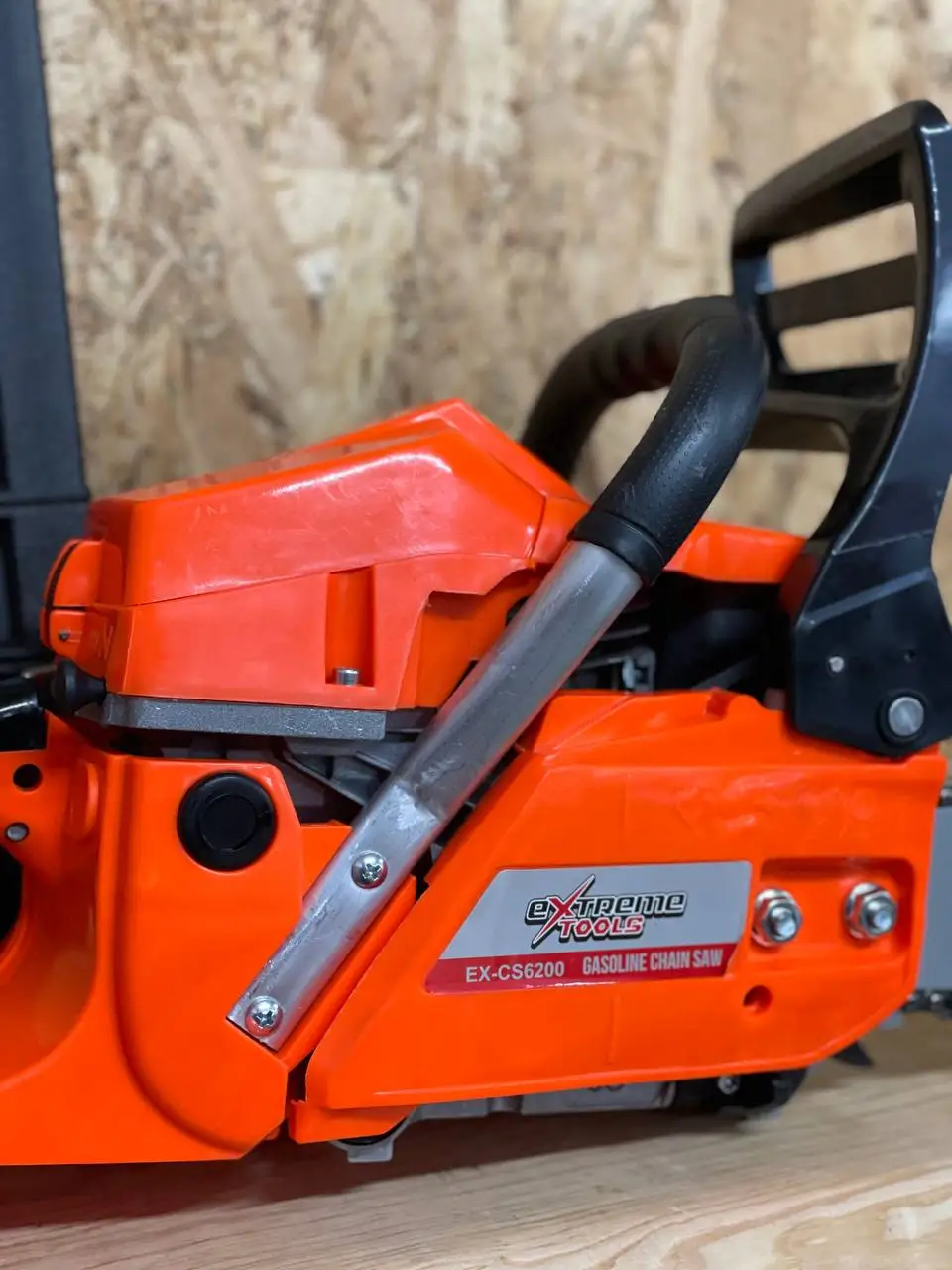 Extreme tools 58cc gasoline chainsaw with 20-inch sword and anti-vibration