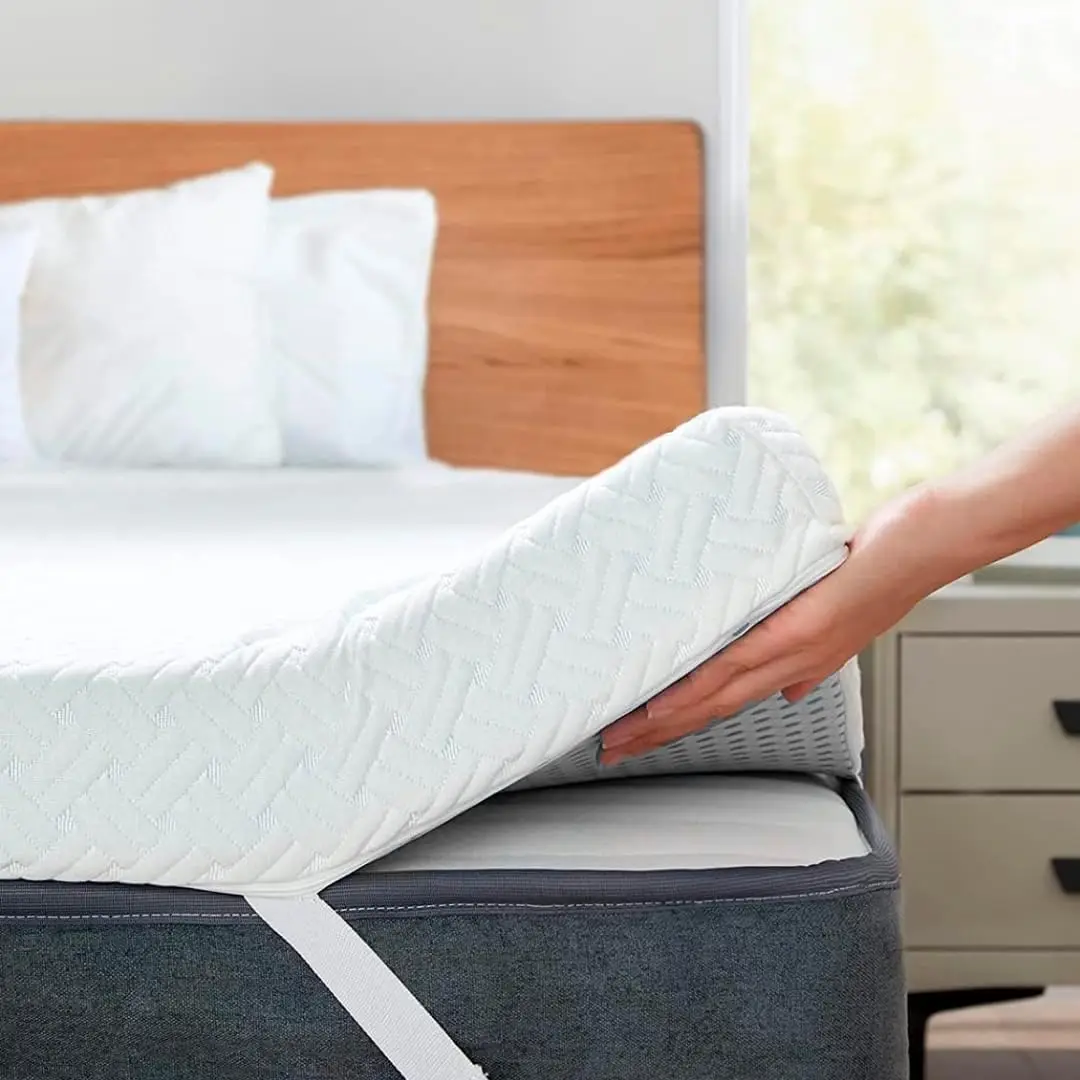 Topper Viscoelástico 100% Alta Densidad |   Ergonómico, Transpirable y Antiácaros |   Funda Desenfundable y Lavable |   Alivio de Presión Lumbar y Cervical |   Fabricado en España |   Uso Verano e
