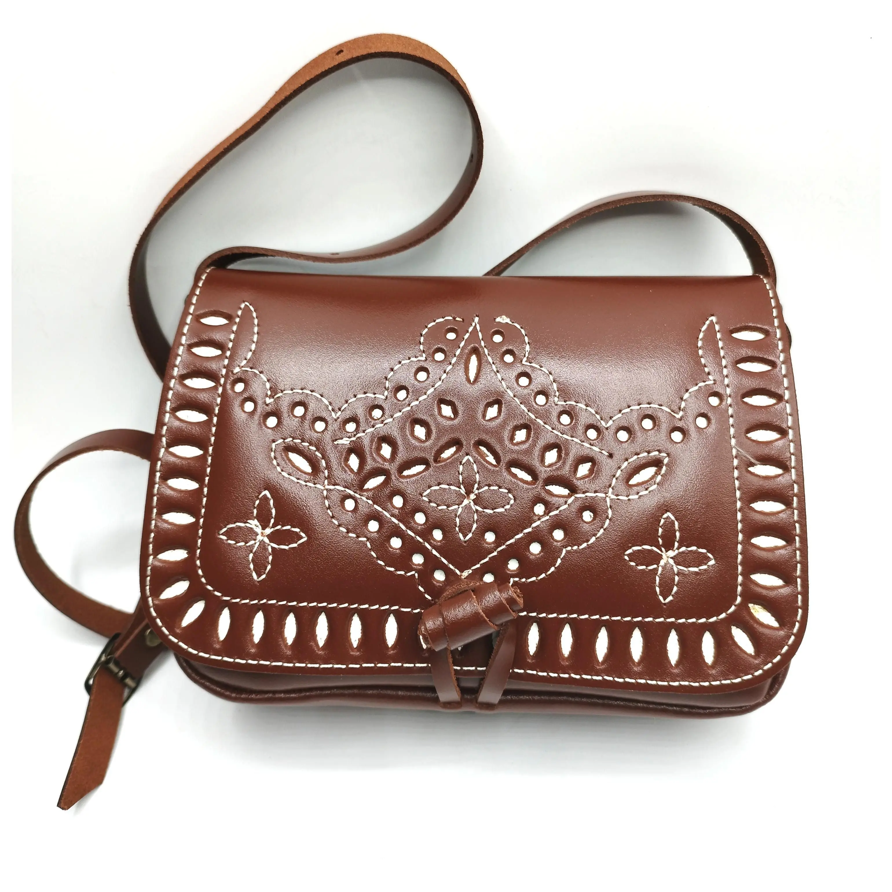 Rocky bag. M ° 54 leather. Facts in Spain (Seville). Hand made. Embroidery. Ideal Romerias. Can be put as a belt