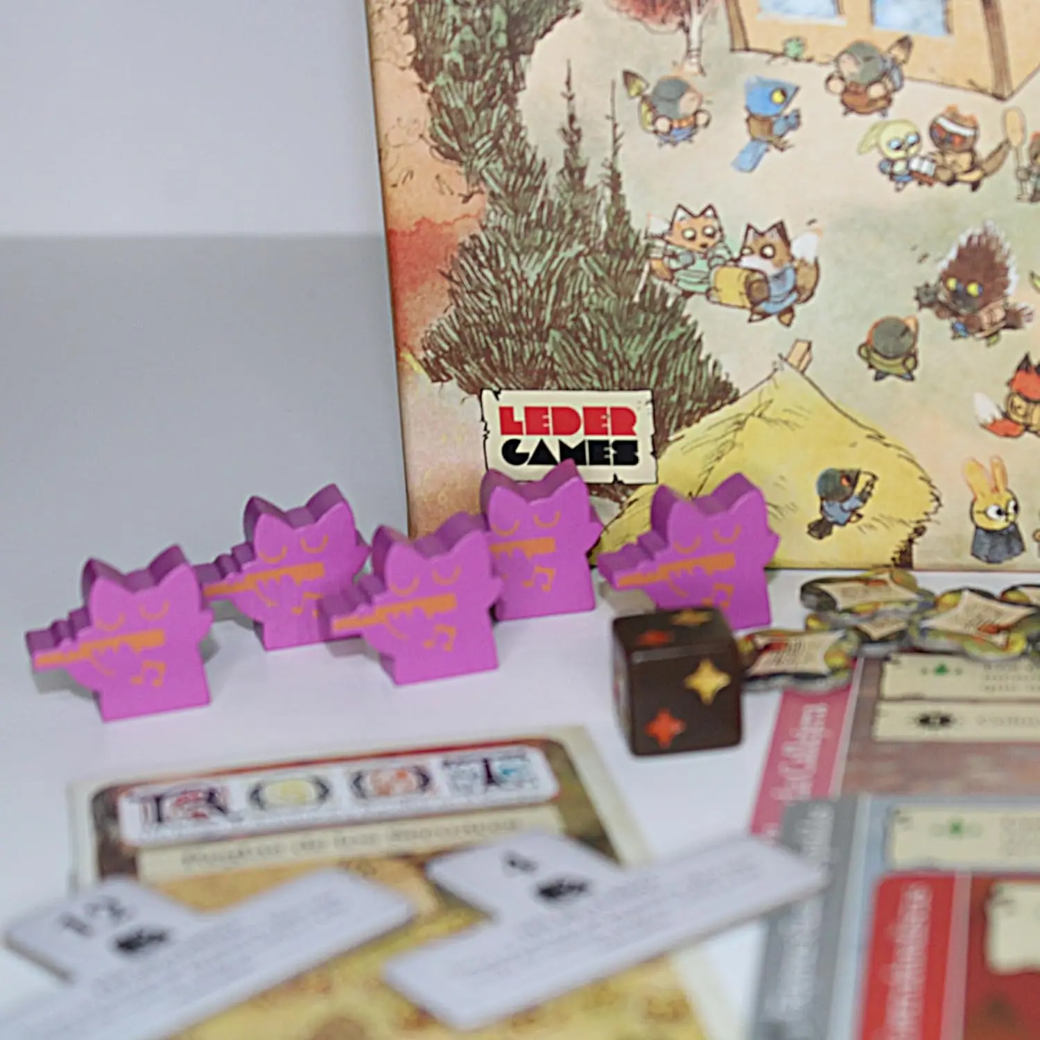 2tomatoes Games | Root: Marauding henchmen | Board game with board | Hand management | 2-4 players | Language: Spanish | Theme: Animals