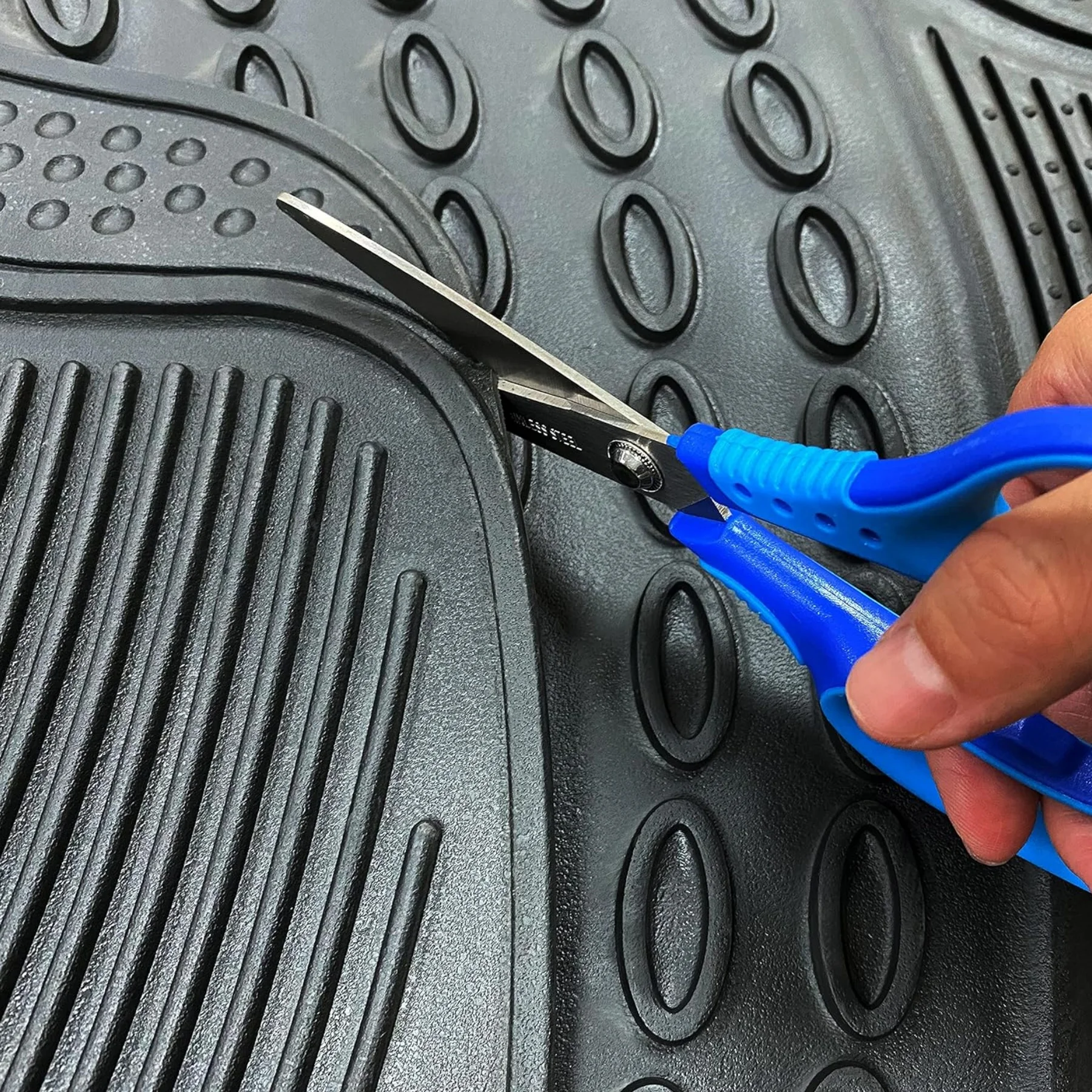 X-Set of 4 Rubber Car Mats, Universal Fit, Non-Slip Design for Front and Rear, Durable and Easy to Clean, Perfect Protection from Dirt and Wear, Ideal for All Vehicle Models.