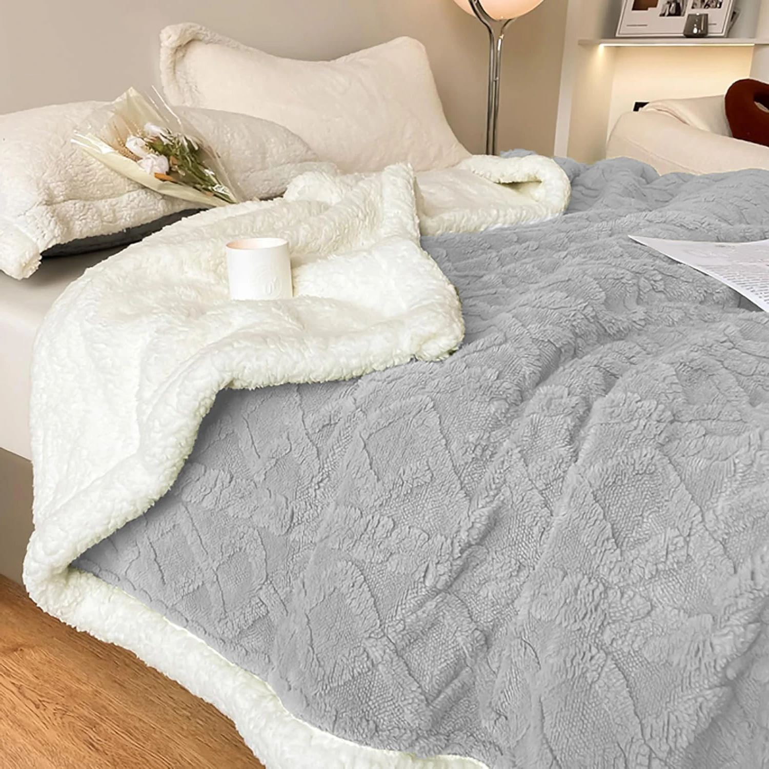 Decodeko Reversible Fleece Blanket - Soft and Warm for Sofa and Bed, 100% Polyester, Available in 3 Sizes (130x160cm, 160x220cm, 220x240cm) and 9 Colors Including Beige and Blue, Perfect for Cozy Winter Evenings