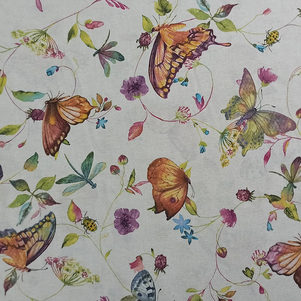 LaFábricadelasTelas - loneta estampada mariposas fucsia- tejido por metros. Ancho  2,8 metros, cortinas, cojines, manteles, bolsas, confección y decoracion.
