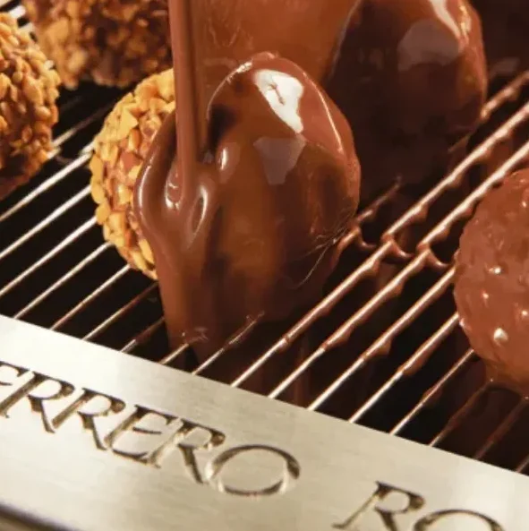 Ferrero 30 units (375 g) – chocolate with hazelnut, ideal as a gift for special occasions