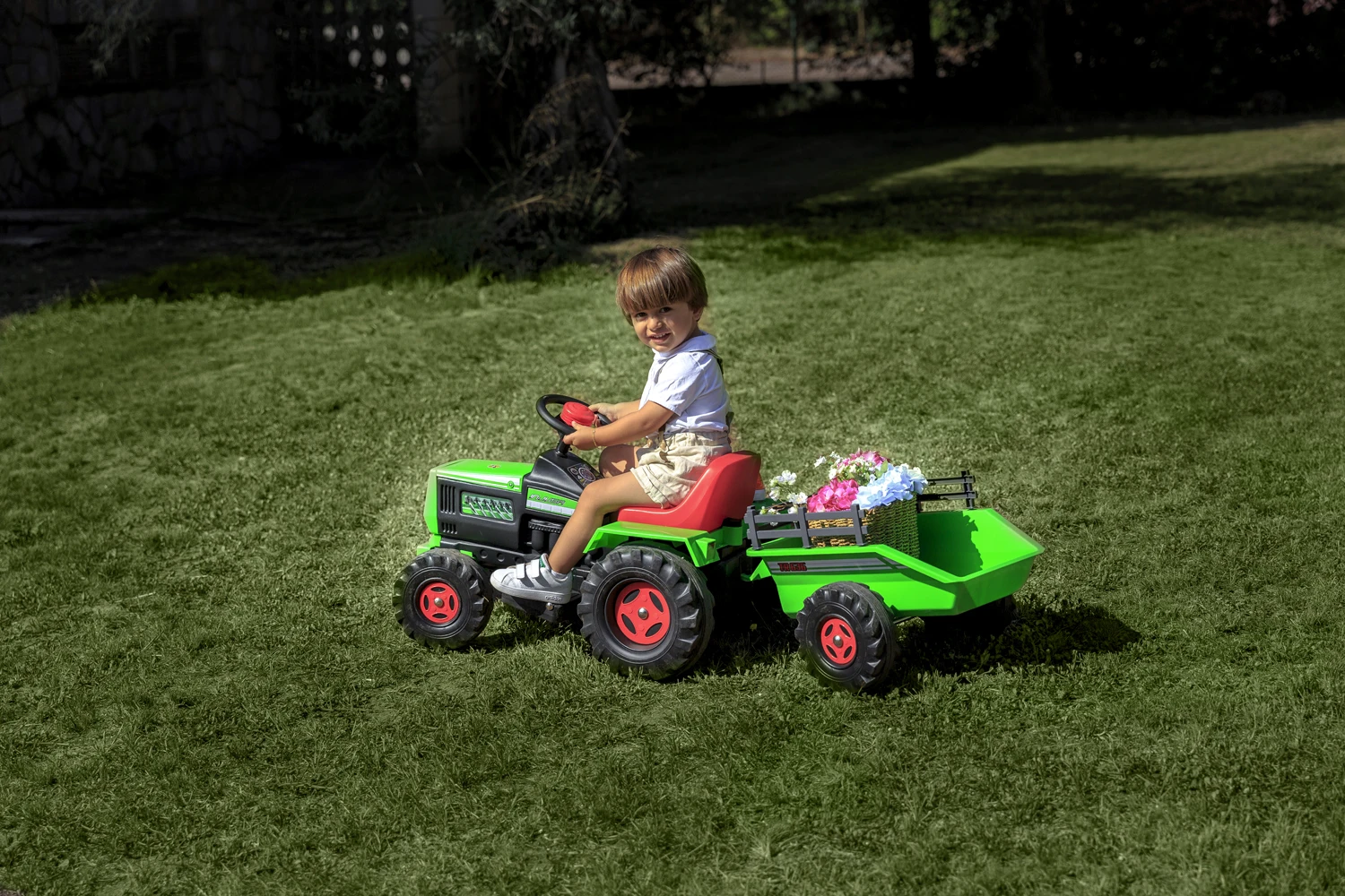 INJUSA Tractor Eléctrico Infantil Con Remolque – Batería 6V, Pedal Acelerador, Velocidad 2-3 Km/h, Para Niños De 1 A 3 Años, Color Verde