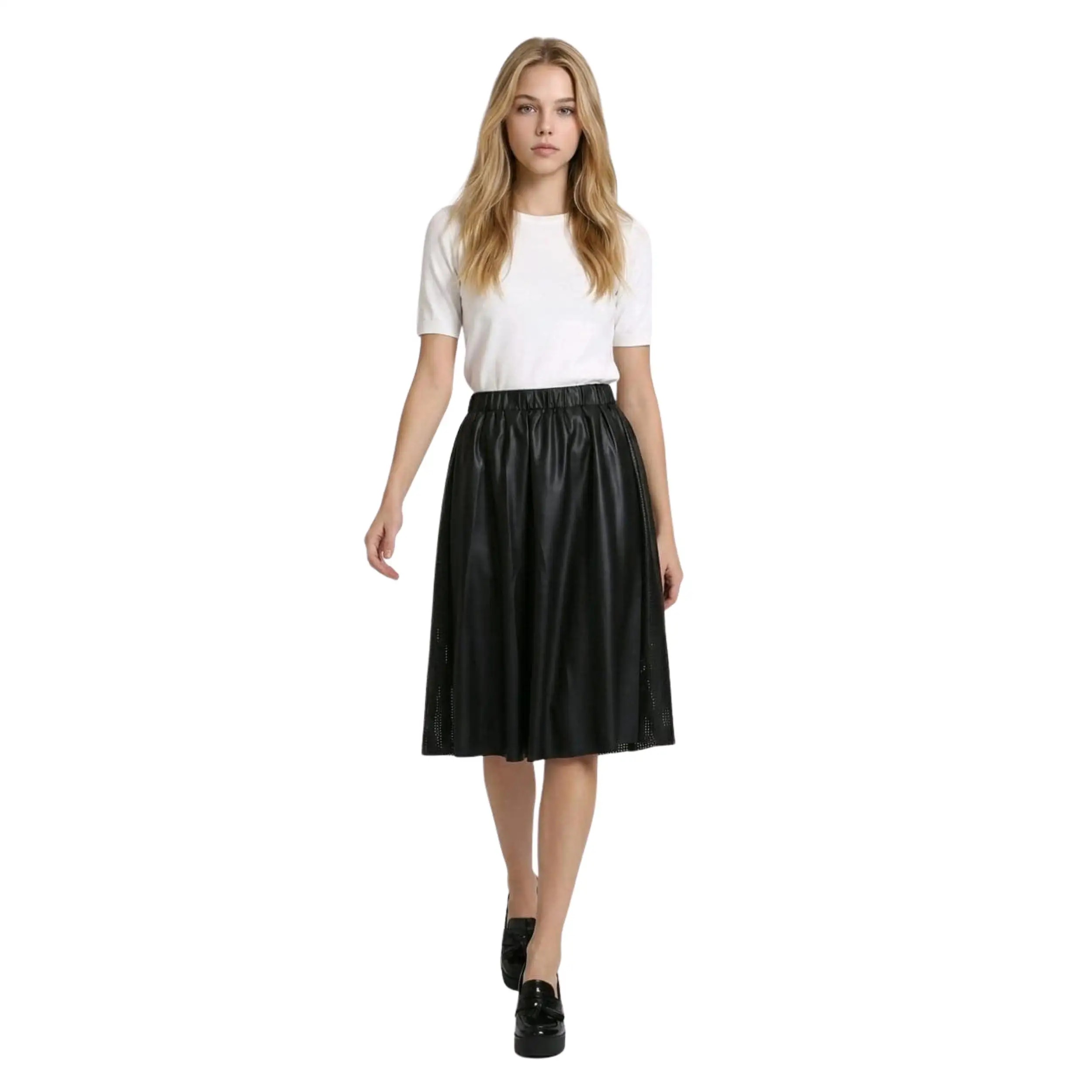 Falda midi efecto piel con vuelo y cintura elástica. Diseño elegante, cómodo y versátil con cremallera. Ideal para looks modernos en Banbat.- REF: 7200