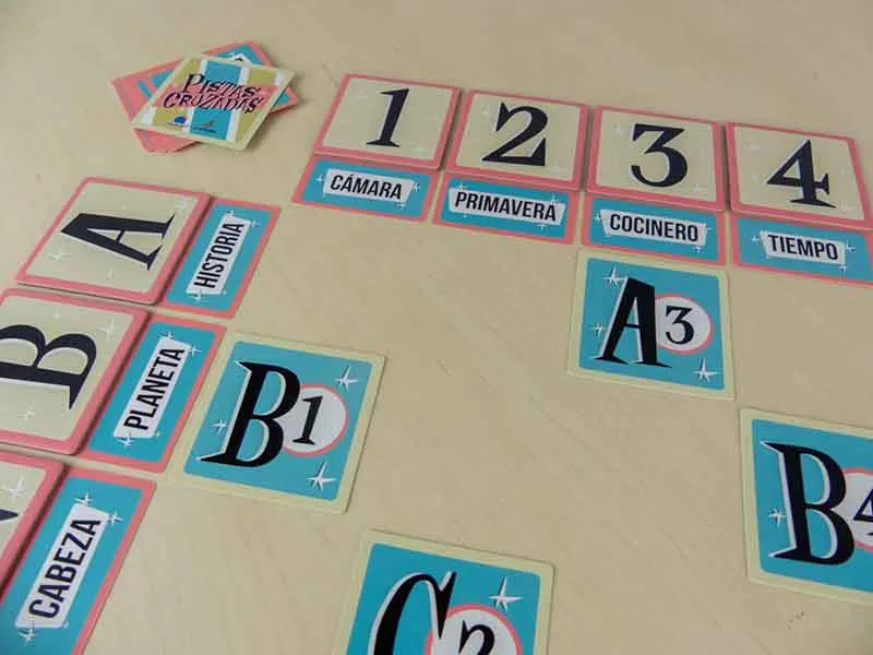 Crossword Clues, a game by Maldito Games, is a Spanish board game that encourages teamwork and deduction with unique keyword combinations, designed for 2-10 players and ideal for family entertainment and fun game nights. #2