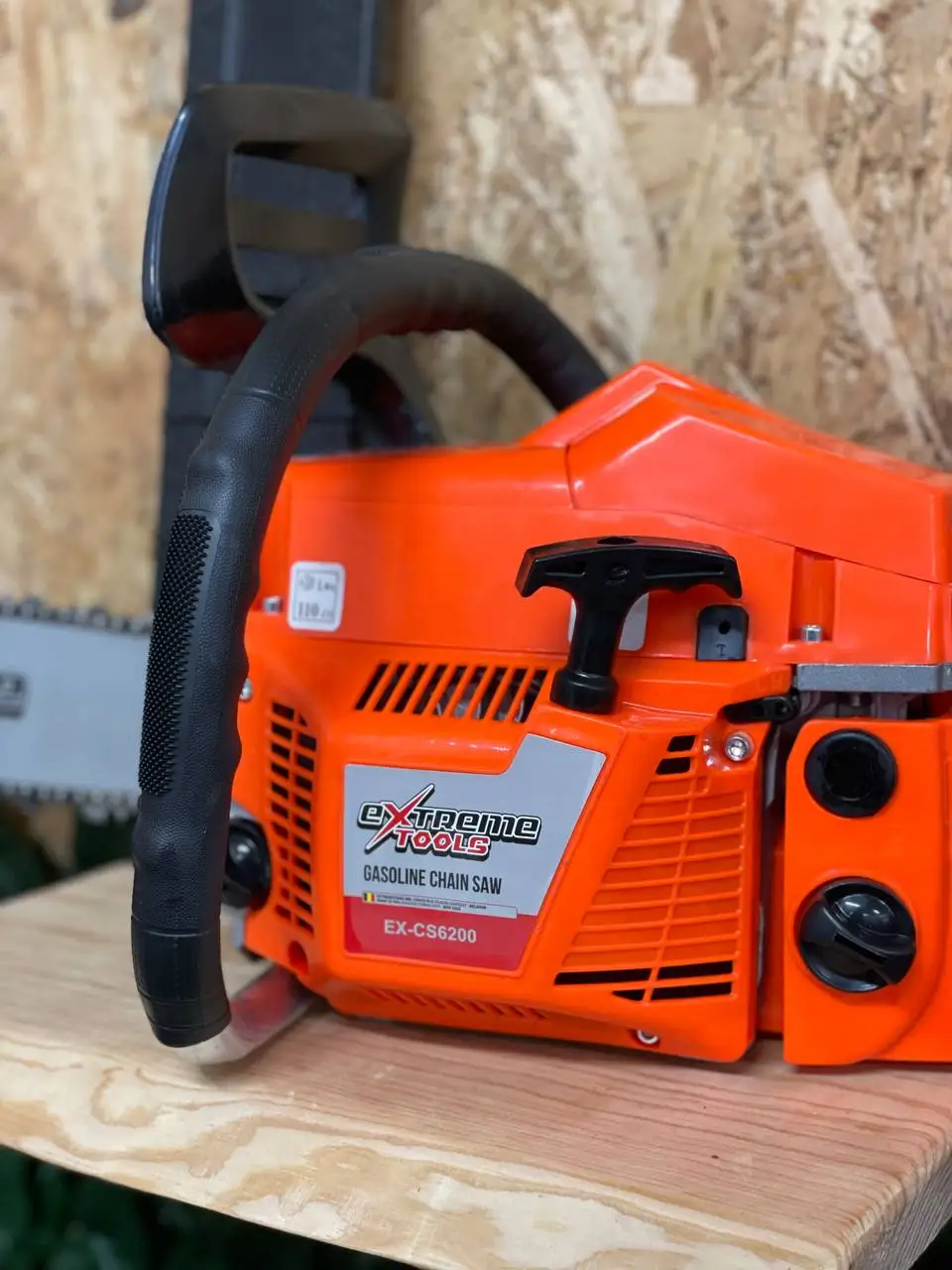 Extreme tools 58cc gasoline chainsaw with 20-inch sword and anti-vibration