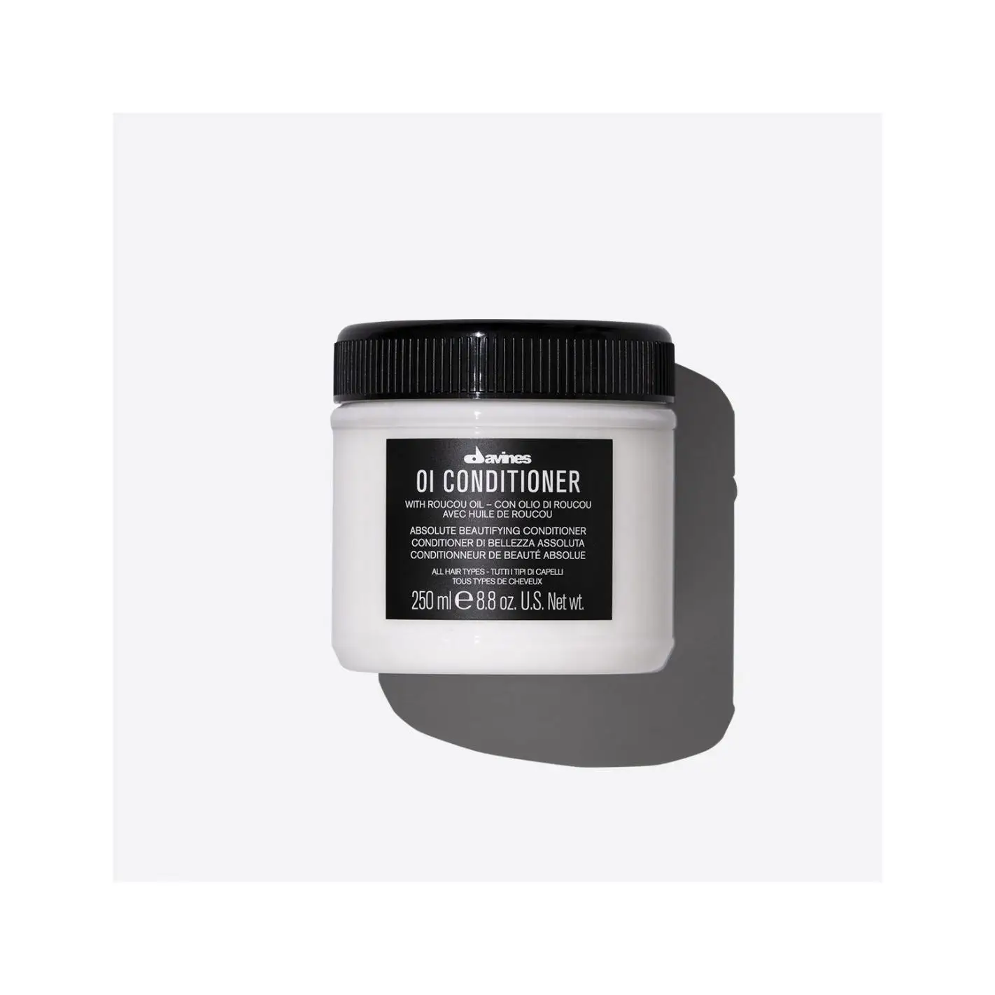 Davines OI Conditioner helps to comb-hydration-shine