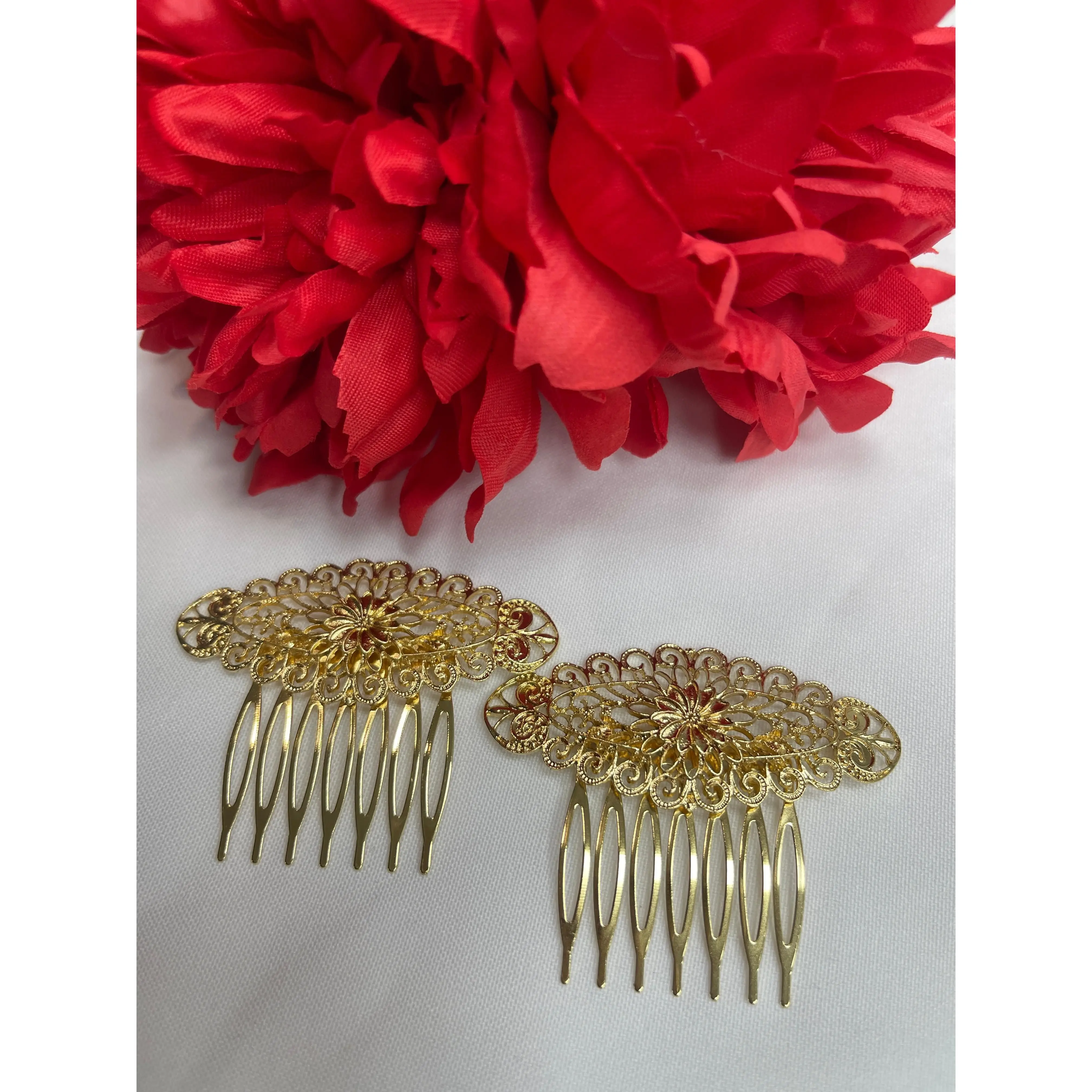 Set Peinetas Flamencas Doradas con tres floral central para Moño Flamenco Feria y Eventos