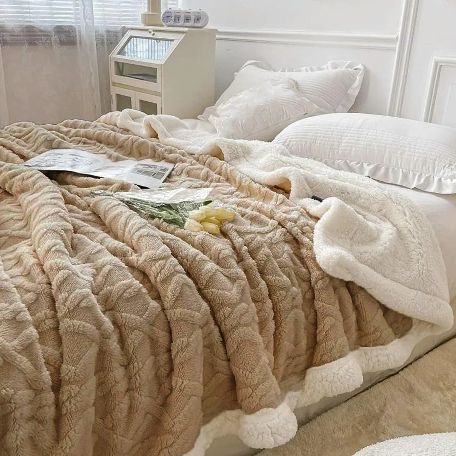 Decodeko Reversible Fleece Blanket - Soft and Warm for Sofa and Bed, 100% Polyester, Available in 3 Sizes (130x160cm, 160x220cm, 220x240cm) and 9 Colors Including Beige and Blue, Perfect for Cozy Winter Evenings