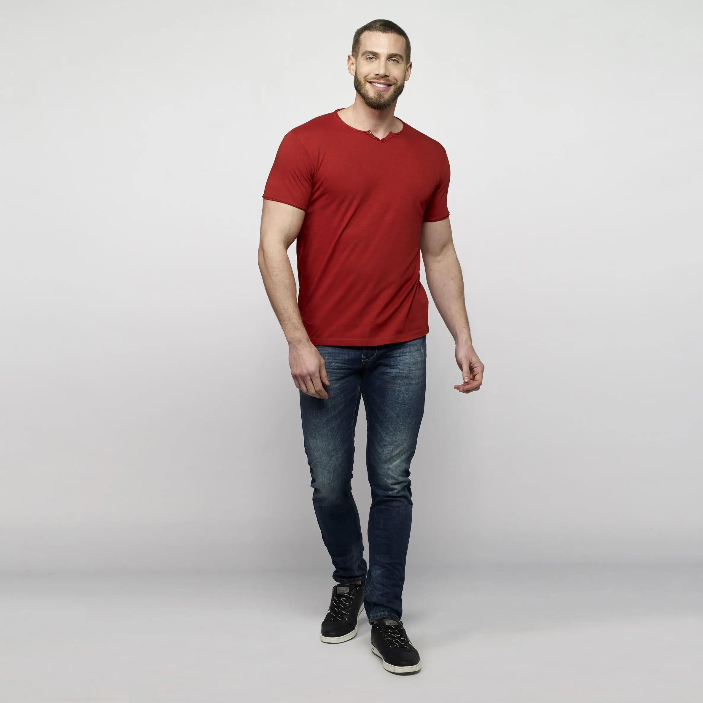 Koroshi Camiseta Manga Corta Hombre Cuello con Abertura – Koroshi 2111MC62