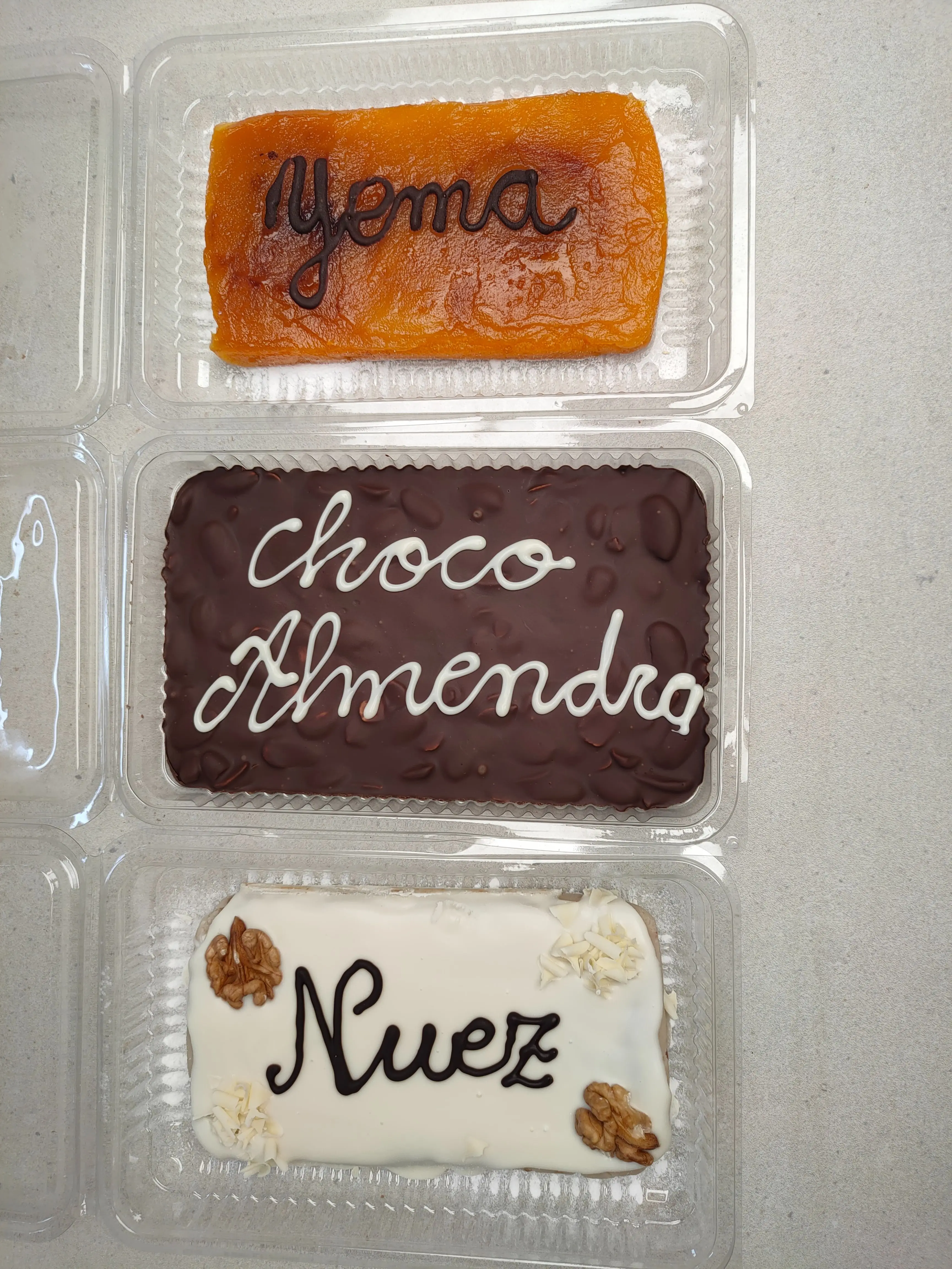 Panvivo. PACK 3 turrones sabores yema, choco-almendra, mazapan-nuez. Artesanos. 250 gr./turrón.