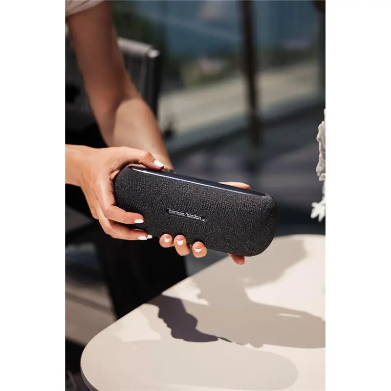 Harman Kardon Luna Bluetooth Compact Black - Portable speaker with powerful sound, ideal for outdoor use. Enjoy your music with this compact, high-quality Bluetooth speaker. #4