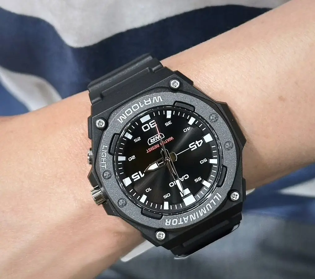 Casio heavy-duty men's sports watch mw-620h-1a 48.1 mm 100m wr resin strap