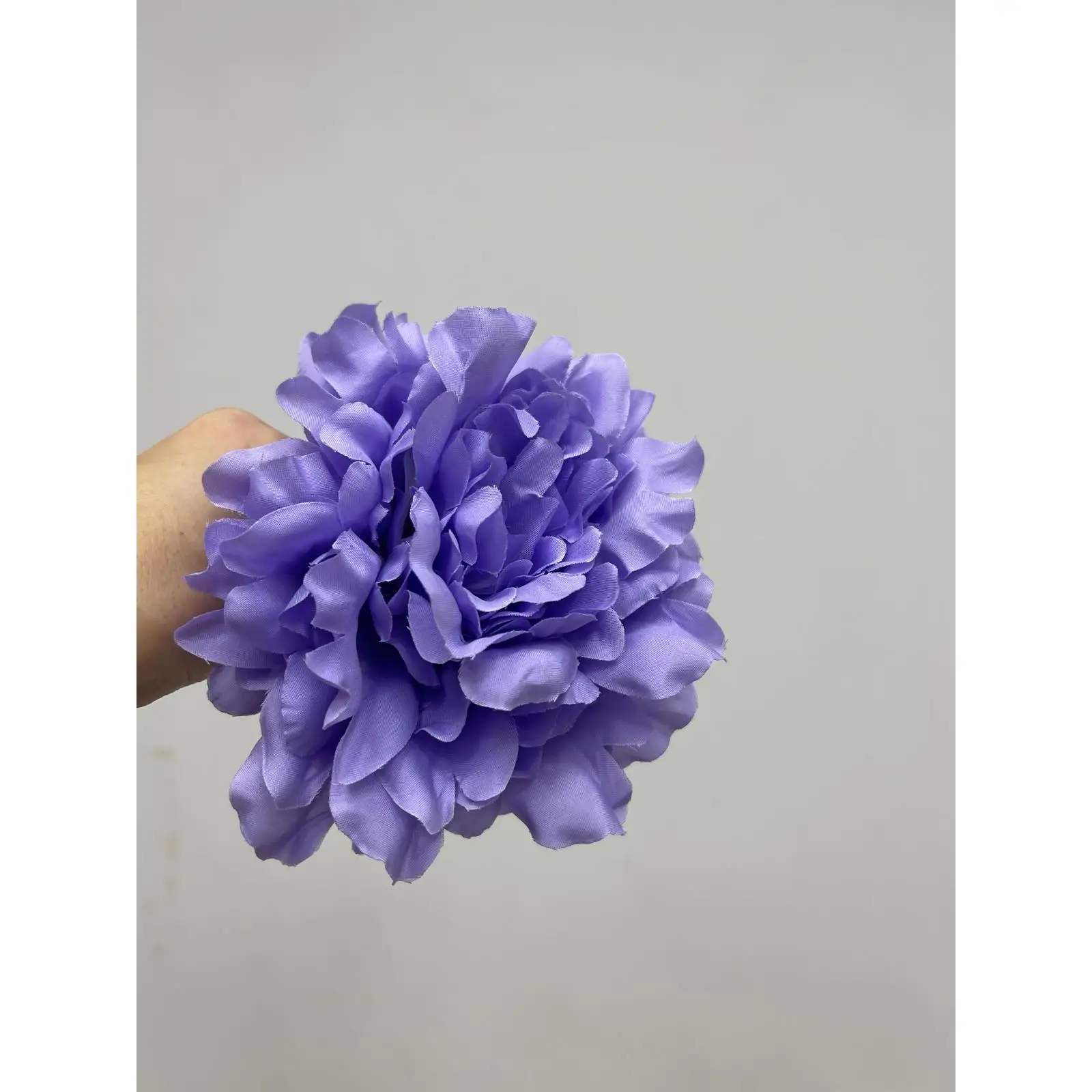 Flor Peonia De Color Malva Para Cabello De Flamenca te Dara Estilo , Elegancia y Tradicion
