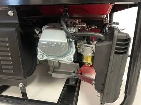 2500w gasoline generator with silent technology, 15 liter tank and 4 three-phase single-phase electrical outlets