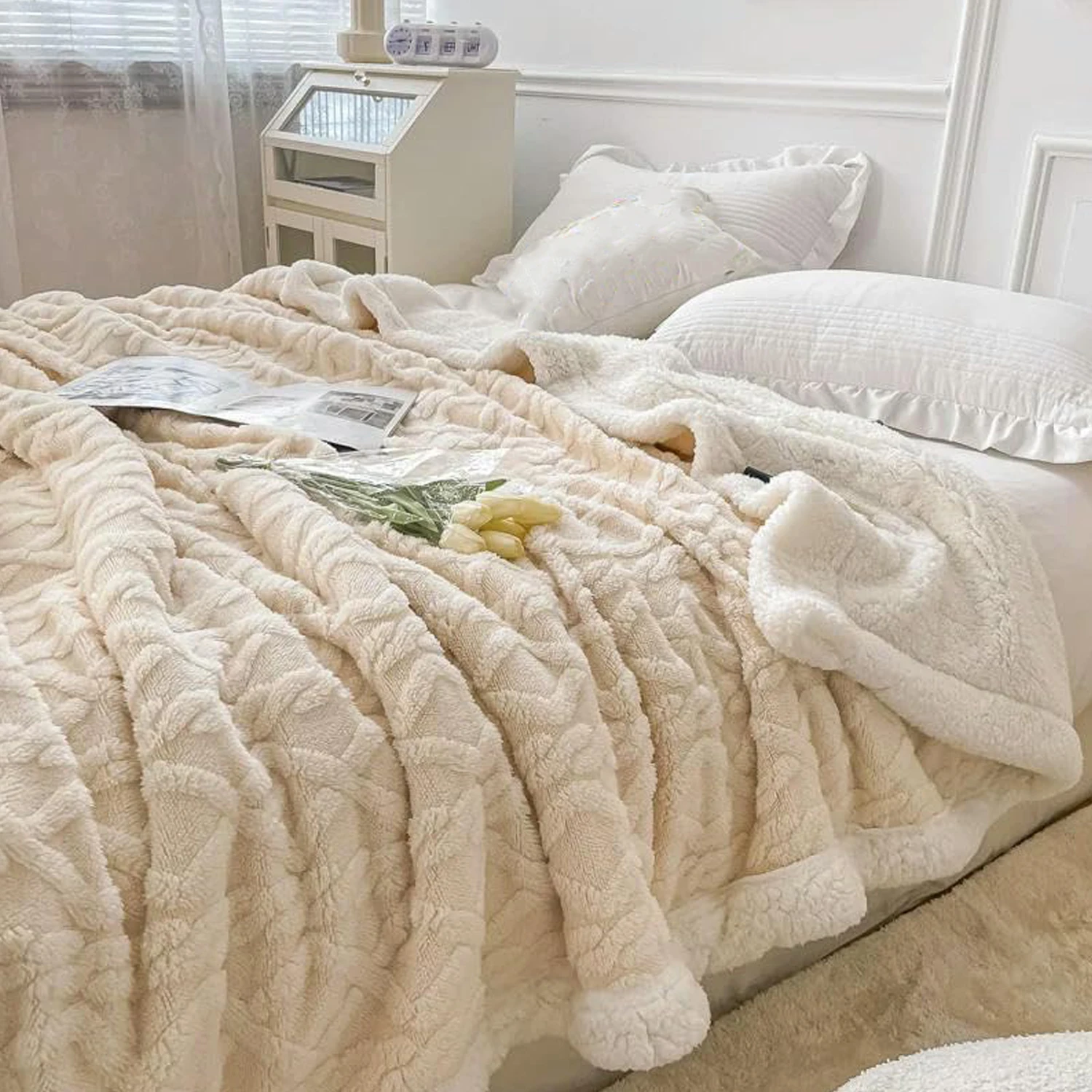 Decodeko Reversible Fleece Blanket - Soft and Warm for Sofa and Bed, 100% Polyester, Available in 3 Sizes (130x160cm, 160x220cm, 220x240cm) and 9 Colors Including Beige and Blue, Perfect for Cozy Winter Evenings