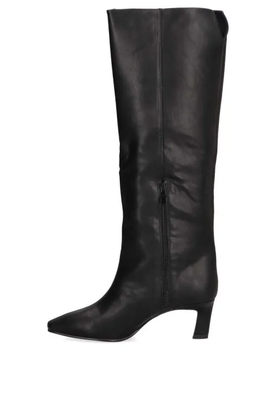 Corina boot m3923 black