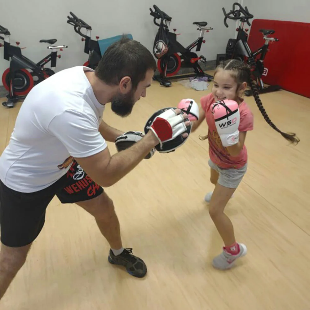 Guantes De KickBoxing para adultos y mujeres, manoplas De cuero MMA Muay Thai Boxe De Luva, equipos Sanda, 4oz, 6oz, 8oz, 10oz, 12oz, alta calidad