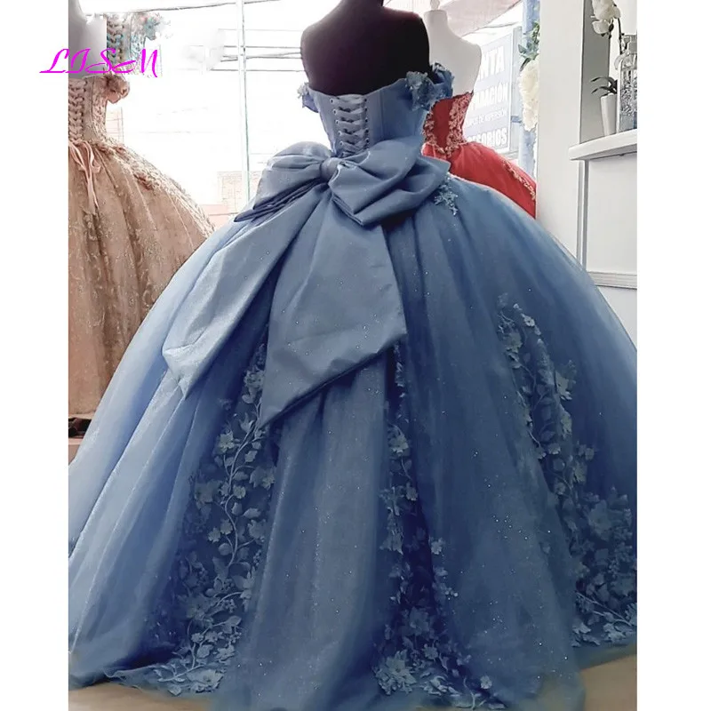 Vestido de quinceañera de color azul empolvado de México con apliques florales en 3D, vestido dulce de 16 moños