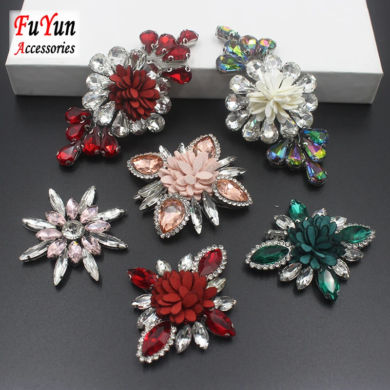 FuYun accessori Patch ricamate a mano con strass fiore ferro sulla toppa per abbigliamento distintivo Costume nazionale Applique carino toppe per