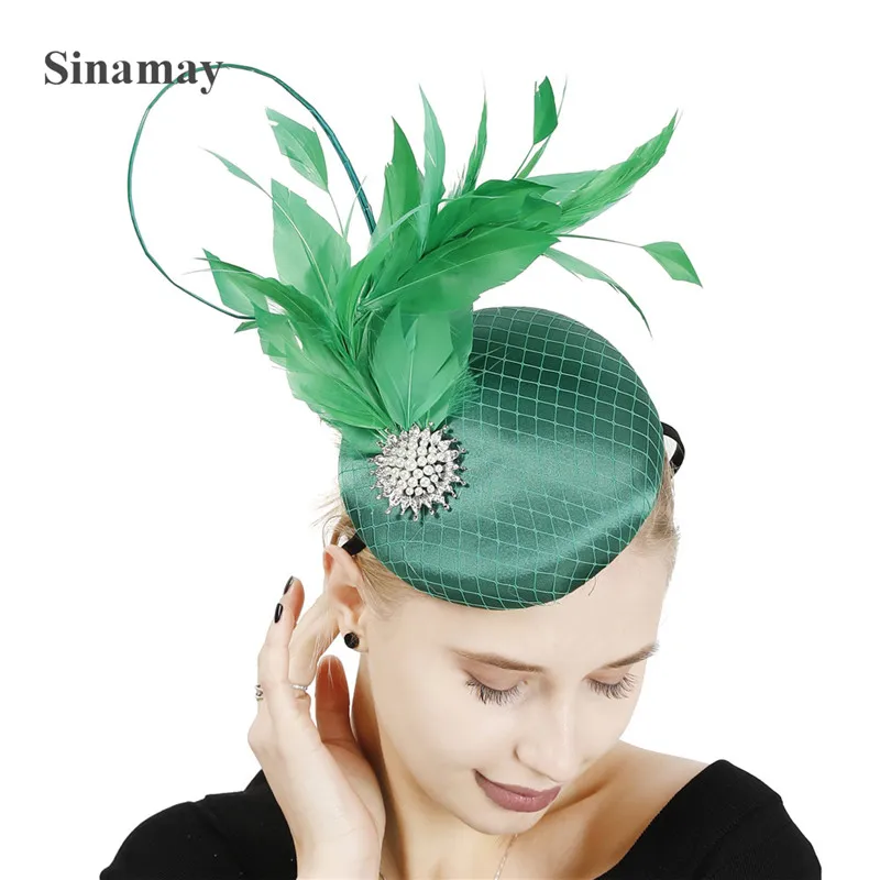 

Nice Green Satin Hair Fascinator Hat Women Gorgeous Fashion Headwear Fancy Feather Headpiece Formal Occasion Wedding Accessory