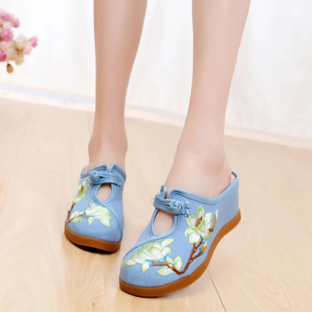 Veowalk Flower Embroidered Women Canvas Mules Wedge Slippers Slip on Close Toe Elegant Ladies Casual Summer Cotton Heeled Shoes