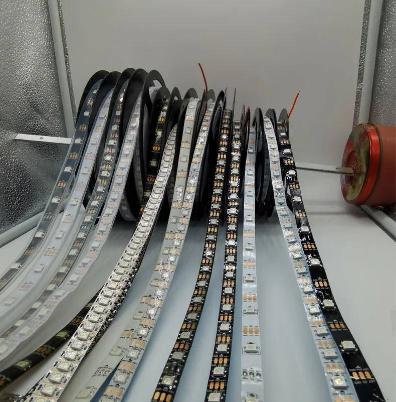 5V WS2812B taśmy Led światła indywidualnie adresowane WS2812 inteligentny piksel Led RGB paski czarny/biały PCB wodoodporna IP30/65/67 1-5m