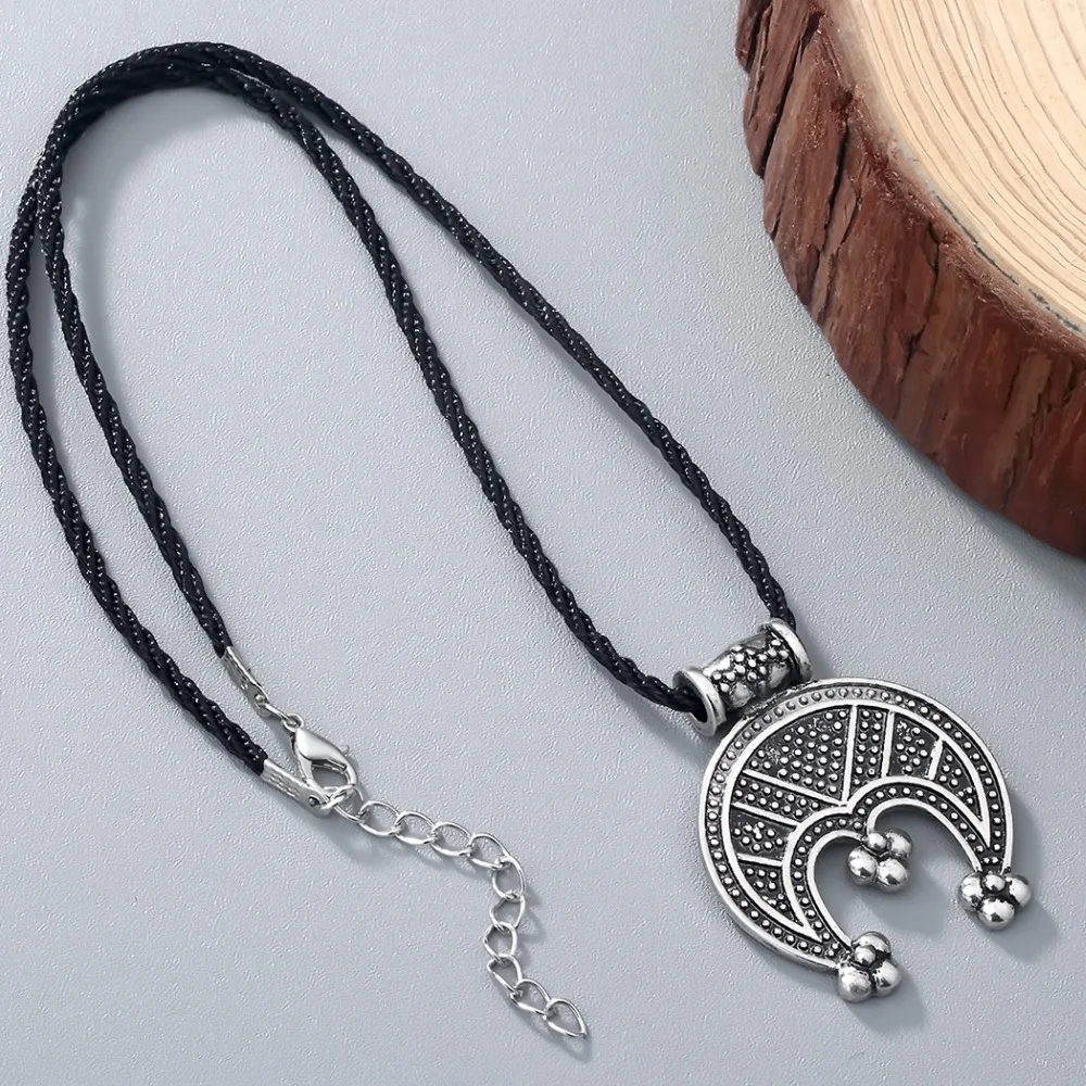 Chandler Gothic Tricorn Lunula Pendant Necklace Male Protective Amulet Crescent Moon Viking CharmHis Colier