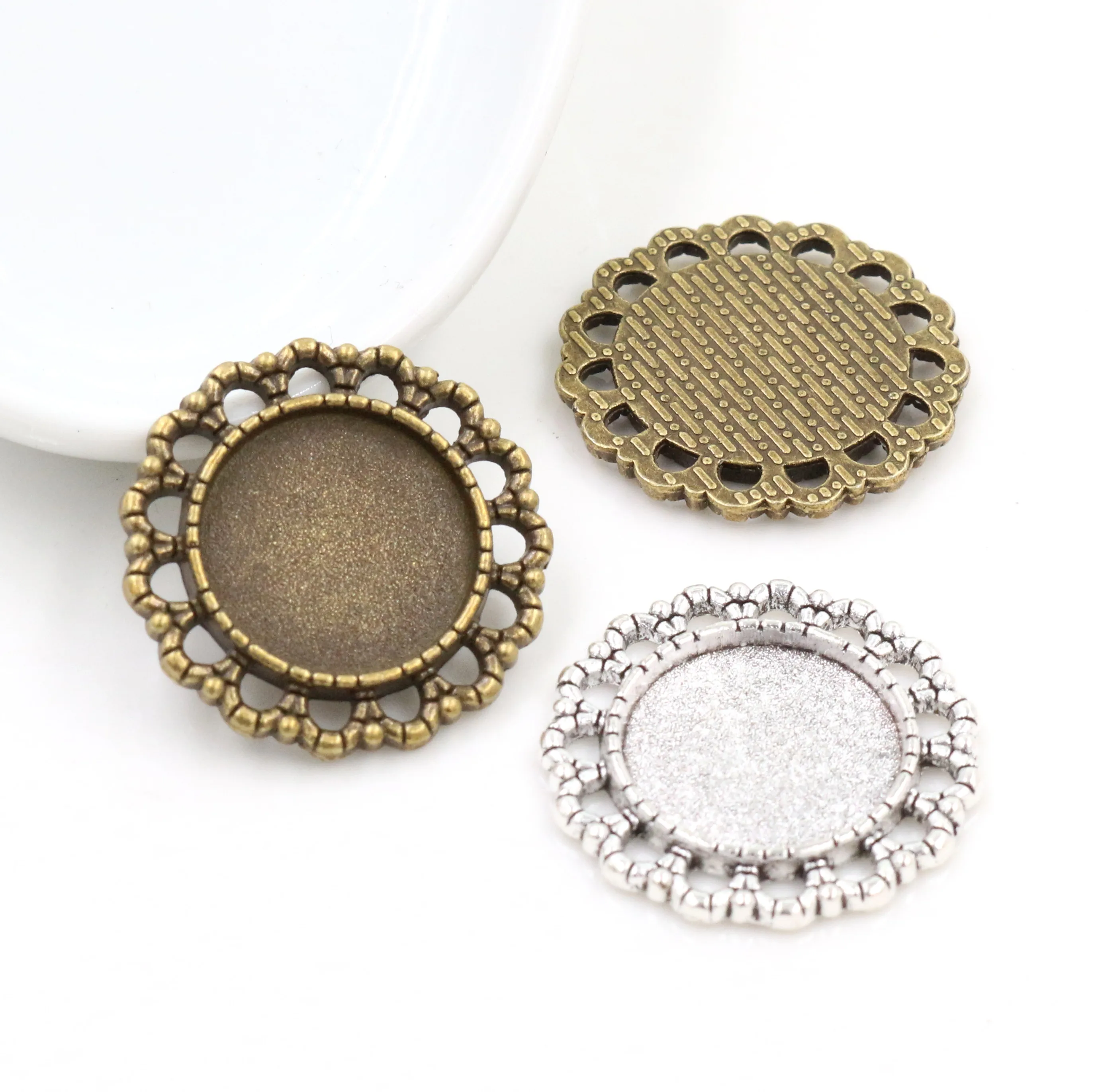 15 sztuk 16mm wewnętrzna wielkość antyczny brąz i srebro pozłacane moda styl Cabochon baza Cameo ustawienie Charms wisiorek