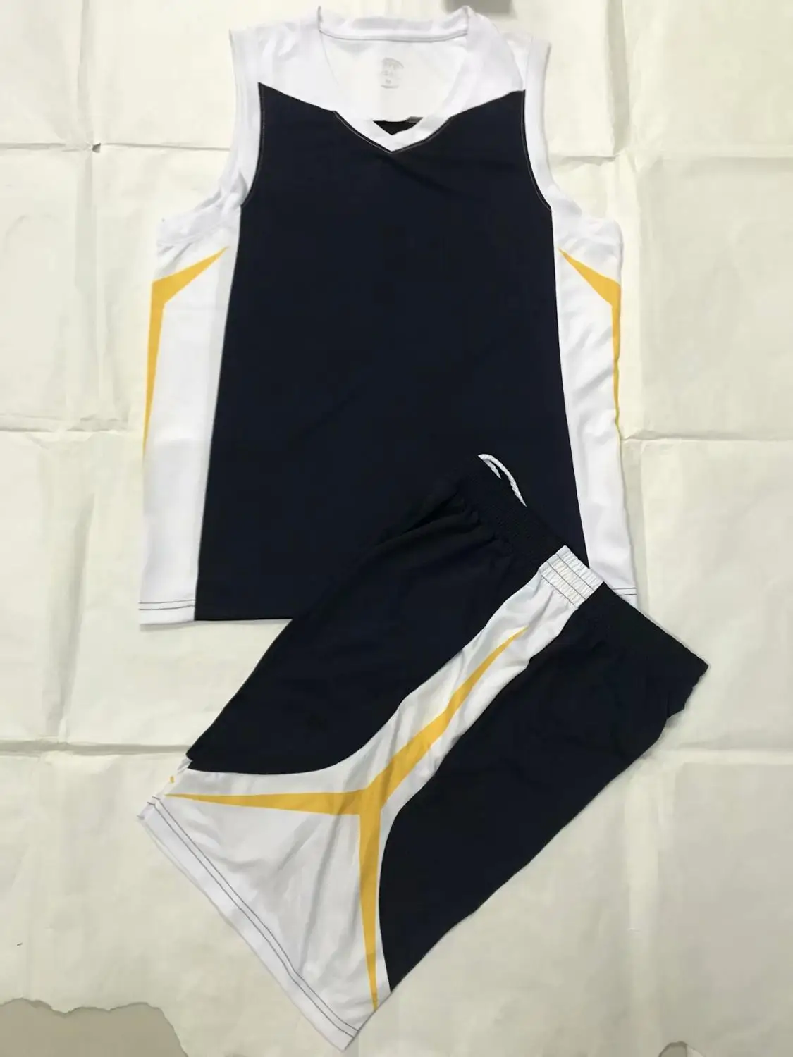 2026 New High Quality Men Basketball Jerseys Set Sports Tracksuits Clothes Kids Basketball Uniforms Kit College Sportswear