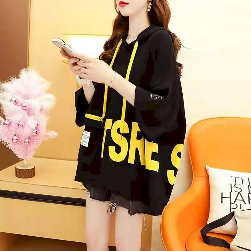 2024 Summer New Womens Short Sleeve Hoodies Loose Hooded T-shirt Fried Street Korean Sweatshirt Harajuku Hoodie Womens Tshirt