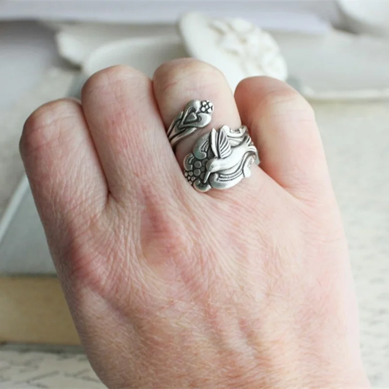 

Hummingbird Pattern Ring Adjustable Ring for Girls Retro Fashion Creative Glamour Party Dancing Finger Jewelry Accessories