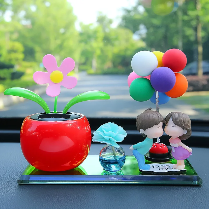 2021 New Car Center Console Solar Shaking Sunflower Couple Balloon Creative Doll Home Office Car Decoration Gift