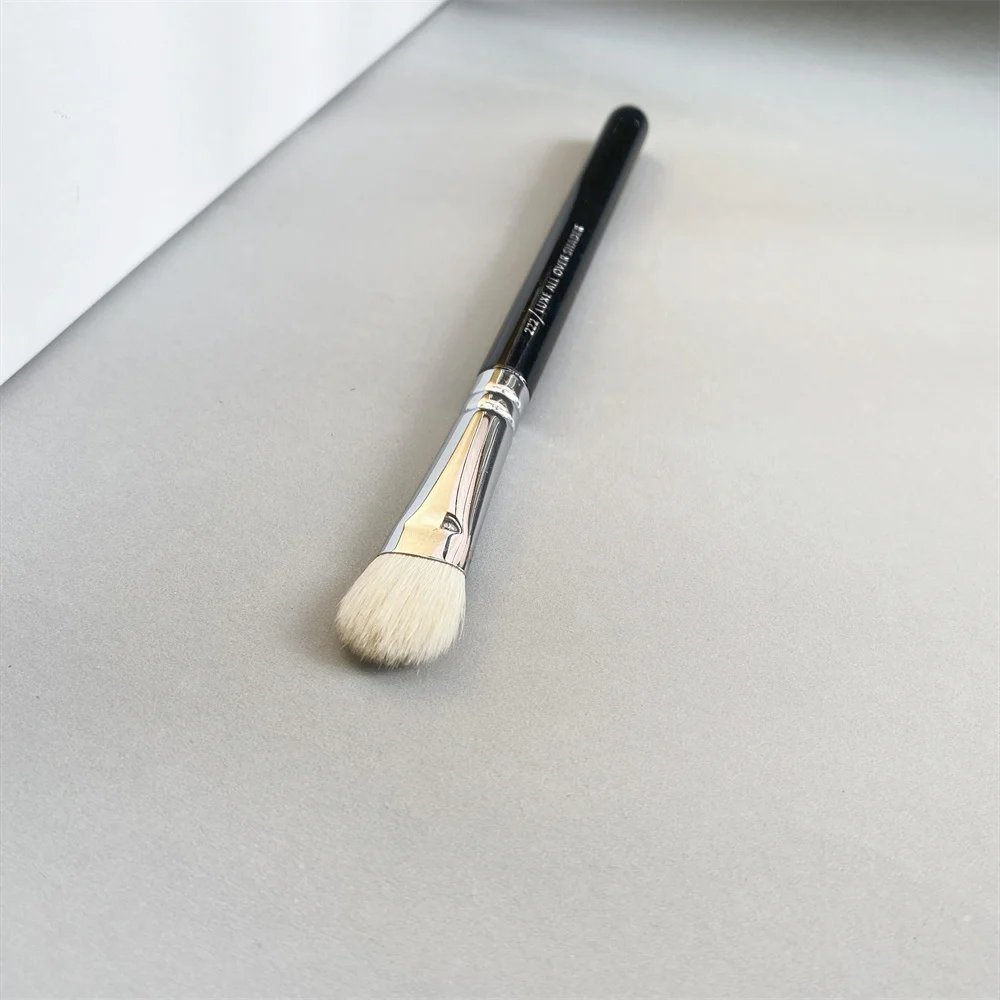 All Over Shader Makeup Brush 222 - Large Base Eye Shadow Contouring Highlight Cosmetics Brush Blending Beauty Tool