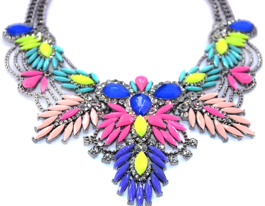 2024 New Fashion Indian Ethnic Statement Large Collar Choker Necklace Women Multicolor Acrylic Crystal Shourouk Necklace Jewelry