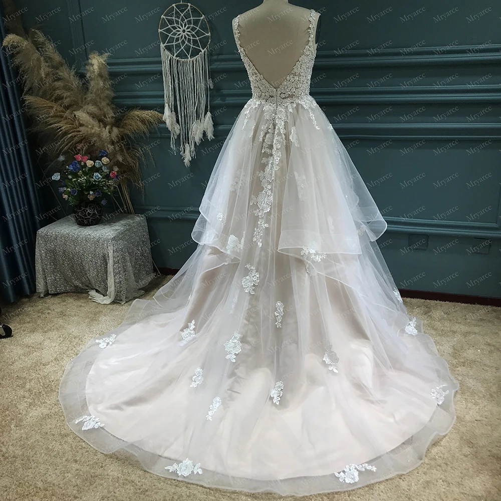 Mryarce Tüll A-Linie Brautkleid mit Stufenrock, tiefem Ausschnitt und Spitzenapplikationen in Blush – Detail 9