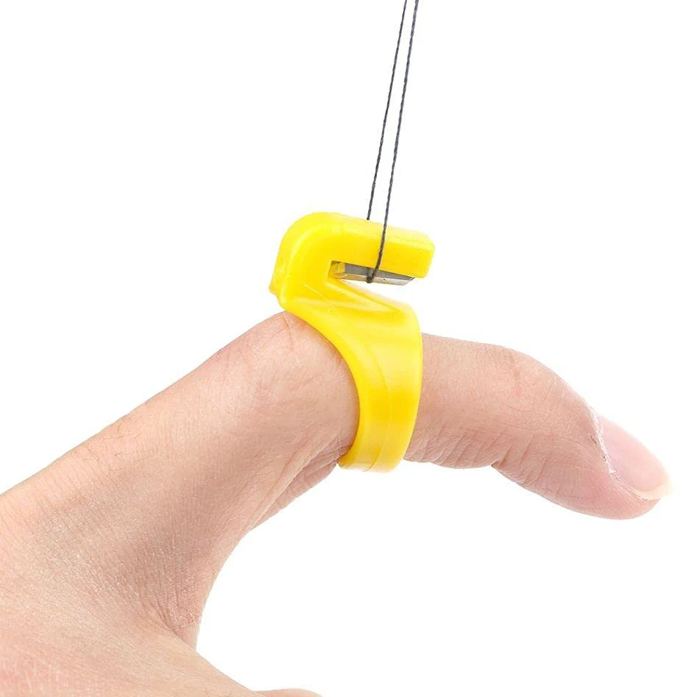 Taglierina per filo da cucito in plastica Anello Coltello da dito Utensili da taglio Ditale per dito con lame Taglierina per filo per trapuntatura