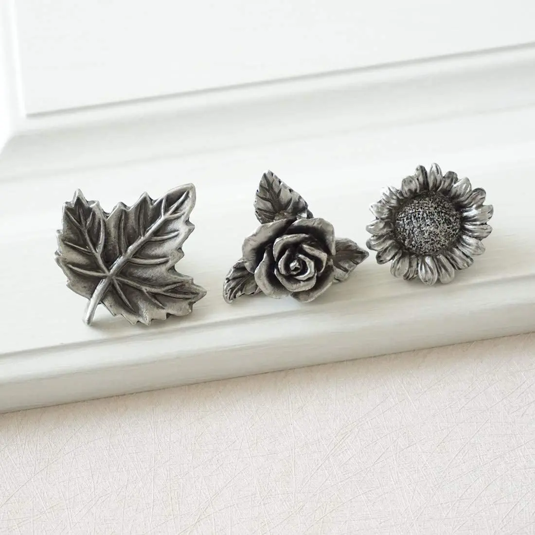 

Antique Silver Flower Handles for Cabinets and Drawers Creative Wardrobe Dresser Pulls Vintage Kitchen Accessories Single Hole